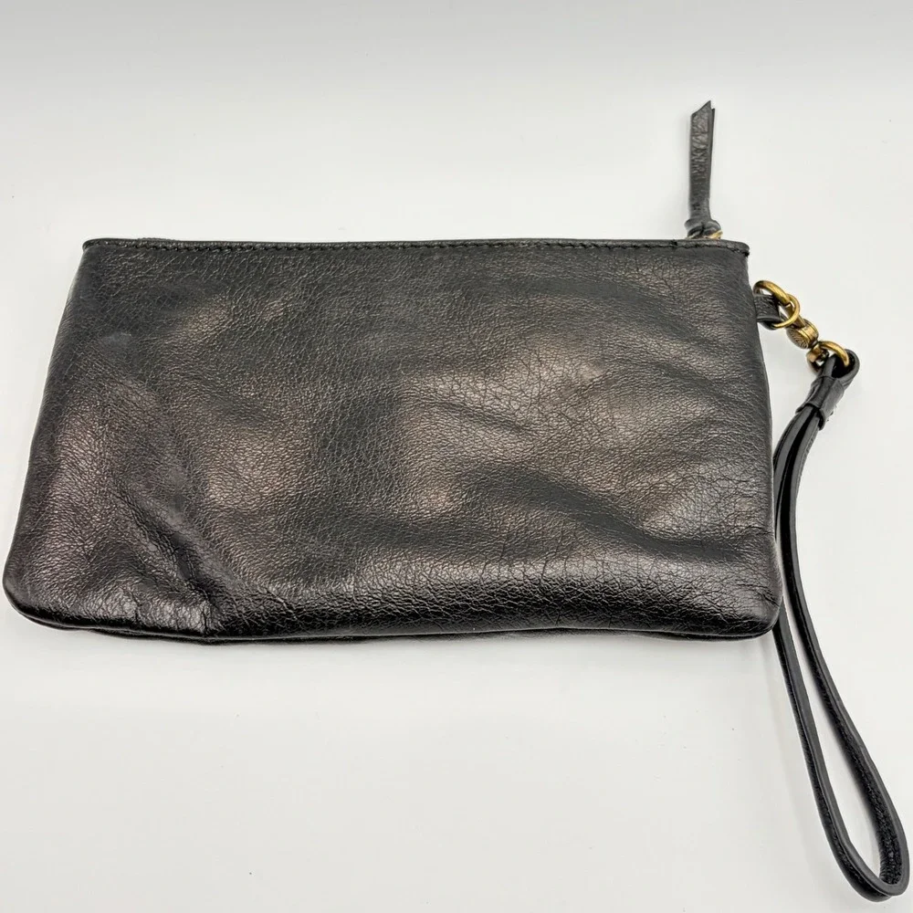 The SAK Sanibel Leather‎ Charging Wristlet Black Leather Top Zip Card Slots 8x5